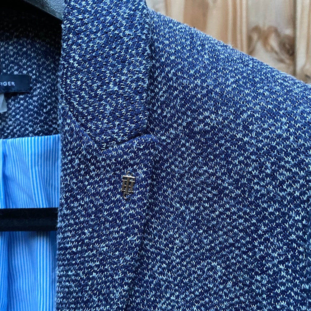 Tweed Tommy Hilfiger blazer, in beautiful condition, very easy third piece. 💙🦋